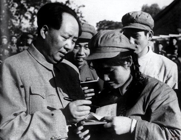 文商期货配资 1949年毛泽东点将陈正人，出发前交代要活捉此人：20年的账该算了